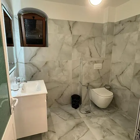 Hotel The White Troy Sarande